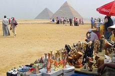 Turis Rusia Diduga Buat Film Porno di Dekat Piramida Mesir