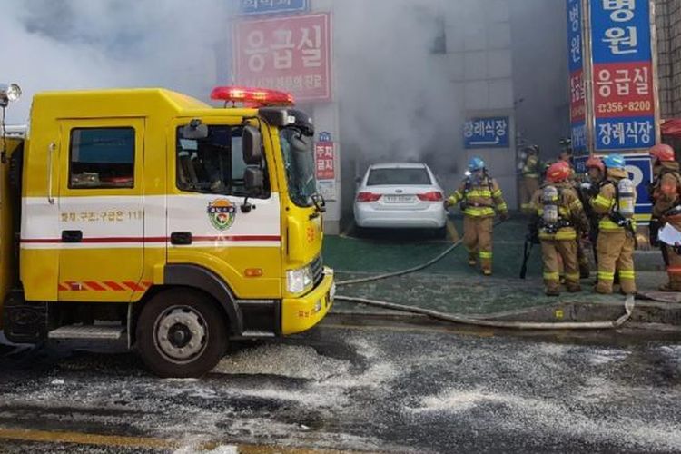 Kebakaran di  rumah sakit Sejong, Miryang, Korea Selatan, Jumat (26/1/2018) pagi waktu setempat. (AP Photo via CNN)