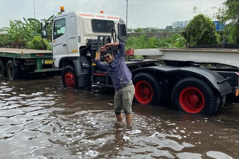 Jalan Raya Cakung-Cilincing Banjir, Warga Telat Bekerja