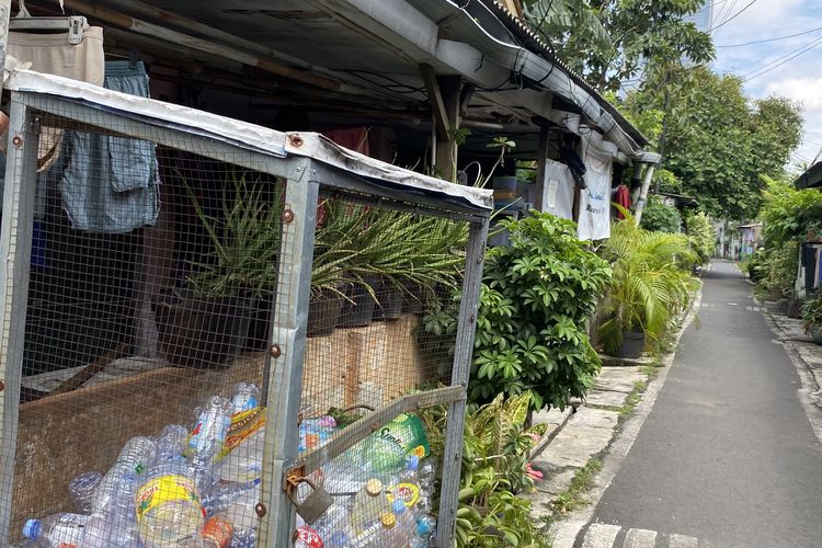 Bank sampah disetiap RT di Kampung Kebon Melati, Jakarta Pusat