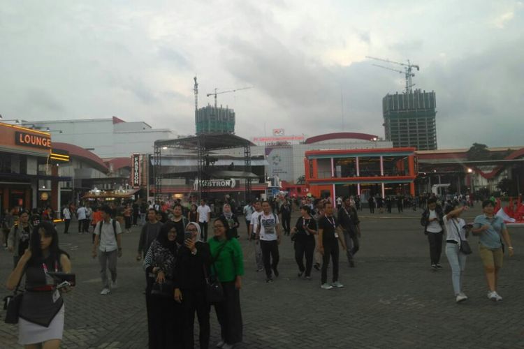 Penonton mulai memadati area pergelaran Java Jazz Festival 2019 hari kedua di Jiexpo, Kemayoran, Jakarta Pusat, Sabtu (2/3/2019).