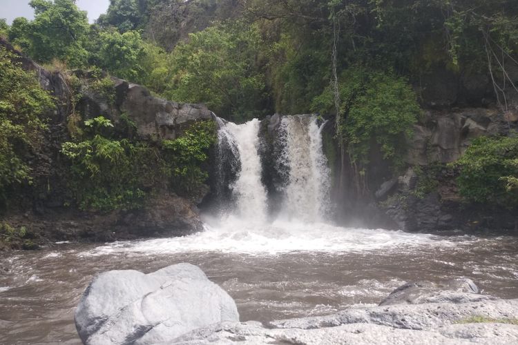 Suasana air terjun Oi Marai di kaki gunung Tambora, Sumbawa, Nusa Tenggara Barat. 