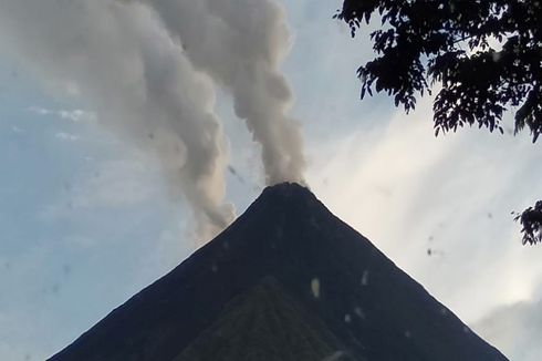 Gunung Karangetang Luncurkan Guguran Lava 