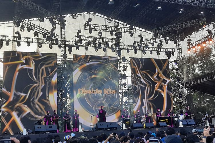 Grup musik kasidah Nasida Ria sukses mengajak penonton bergoyang di acara Pestapora hari kedua.