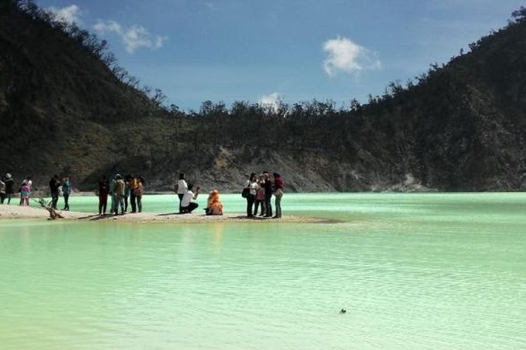 Kawah Putih, Ciwidey, Kabupaten Bandung, Jawa Barat.
