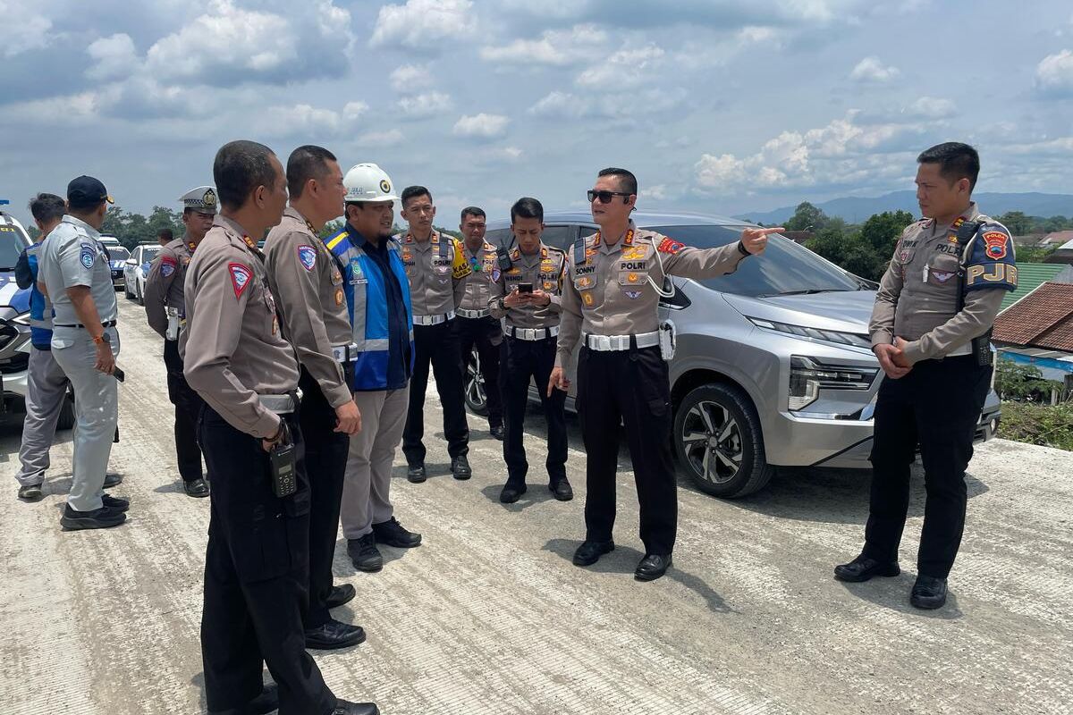 Dirlantas Polda Jawa Tengah, Kombes Pol Sonny Irawan mengecek Tol Jogja-Solo (JMJ) dan tol fungsional dari Prambanan hingga Purwomartani. 