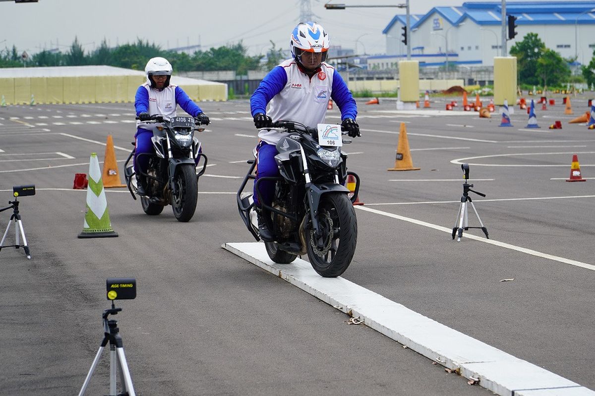 PT Astra Honda Motor (AHM) mengirimkan 5 perwakilan instruktur safety riding untuk bersaing di ajang The 1st Asia & Oceania Safety Instructors Competition, di Honda Safety Riding Park, Phuket, Thailand pada 2-4 Februari 2023.