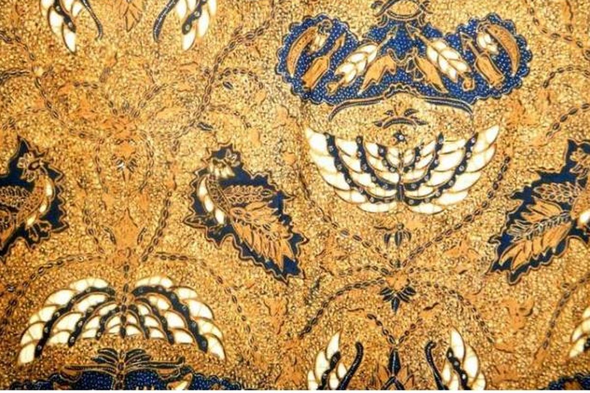 Salah satu motif batik Nusantara yang biasa digunakan calon pengantin pria pada acara lamaran.