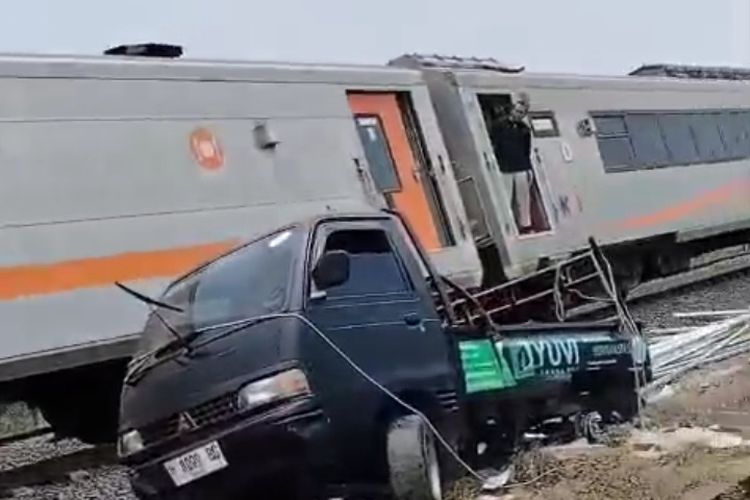 Kecelakaan Pikap dan KA Sembrani di Kendal, Berawal dari Ban Mobil Lepas