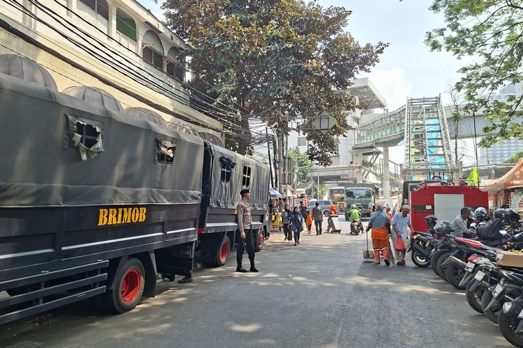Jalan Matraman Dalam Jakpus Masih Dijaga Brimob dan TNI meski Bentrokan Usai