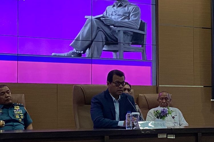 Gubernur Lembaga Ketahanan Nasional (Lemhannas) Andi Widjajanto dalam konferensi pers di Kantor Lemhannas, Jakarta Pusat, Senin (18/9/2023).