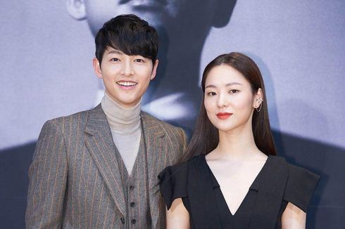 Manisnya Reaksi Song Joong Ki Mendengar Nama Jeon Yeo Bin Dipanggil di BIFF 2021