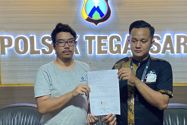 Pengemudi taksi online dan petugas valet mal TP 4 berdamai setelah terlibat cekcok di TP 4 Surabaya, Jawa Timur, Kamis (12/10/2023)