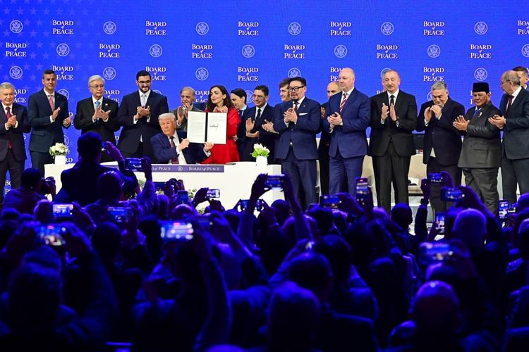 Presiden Prabowo menandatangani piagam pendirian Board of Peace di Davos, Swiss, 22 Januari 2026.
