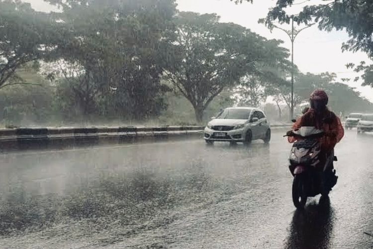 Saat terjadi hujan lebat di Lombok Tengah. Kamis (19/12/2024)