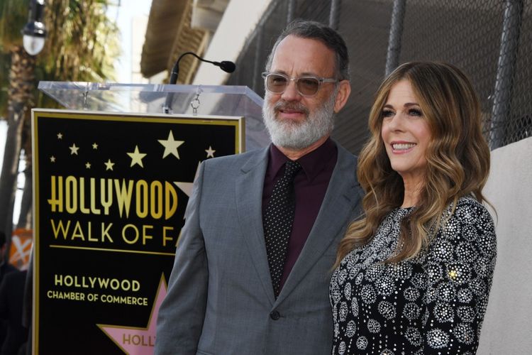 Pasangan Tom Hanks dan Rita Wilson pada penganugerahan Hollywood Walk of Fame untuk Wilson di Hollywood, California, pada 29 Maret 2019. Pada Rabu (12/3/2020), Tom Hanks dan Rita Wilson mengungkap dinyatakan mengidap virus corona.