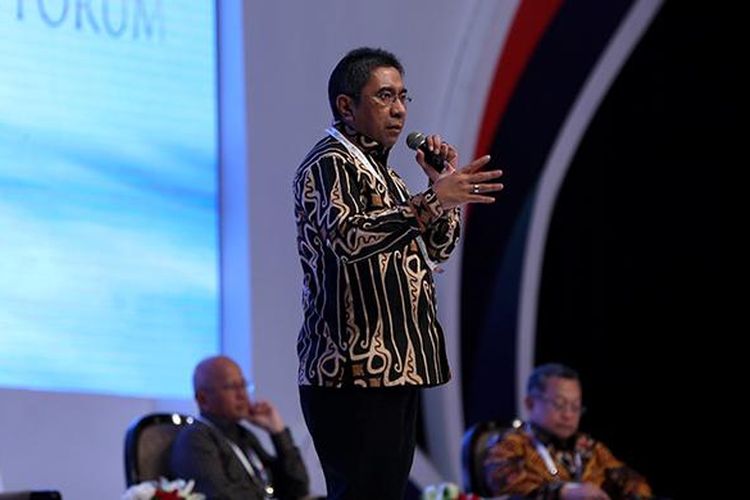 Direktur Utama Pelindo II Elvyn G. Masassya menjadi pembicara saat acara Kompas 100 CEO Forum di Jakarta Convention Center, Kamis (24/11/2016). Para CEO yang tercatat dalam indeks Kompas 100 berkumpul dan berdiskusi dalam Kompas 100 CEO Forum.