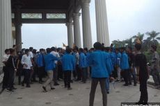 Demo Karhutla Berujung Rusuh, Mahasiswa di Jambi Terluka dan Pingsan