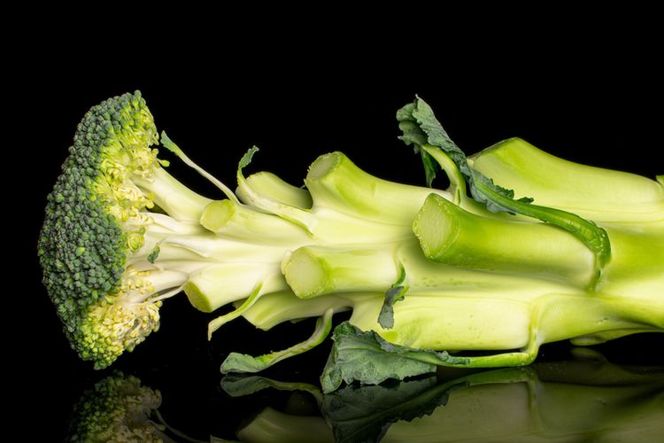 Brokoli bisa memperparah perut kembung, karena sayuran ini bisa memicu produksi gas di dalam perut.