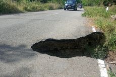 Beberapa Ruas Jalan Berlubang, Wisatawan Diimbau Waspada Saat Melewati Pantura Sikka