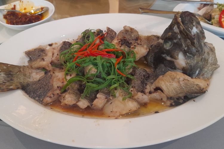 Steam Grouper with Black Soy Sauce di Tien Chao Gran Melia Jakarta.