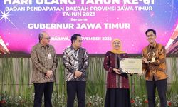 Gubernur Khofifah Launching ATM Samsat QRIS pada HUT Ke-61 Bapenda Jatim