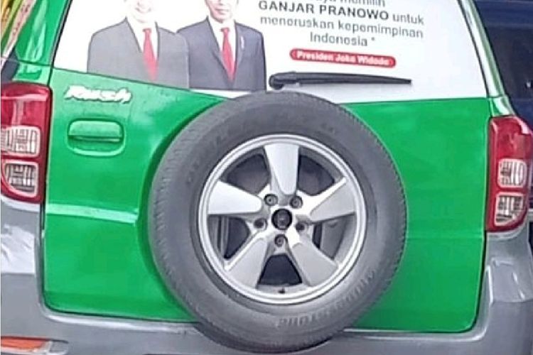 Penampakan mobil ASN di Batubara diduga ditempel stiker bergambar Bacapres dari PDIP Ganjar Pranowo