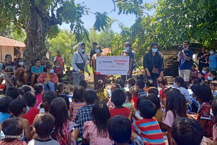Sebanyak sekitar 120 anak-anak usia 5 hingga 12 tahun mengikuti aktivitas trauma healing di Kampung Ranu, Kelurahan Mauliru, Waingapu. 