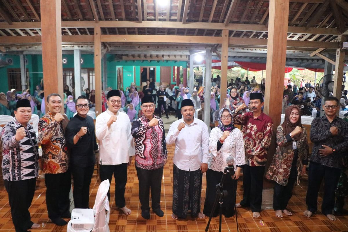  Kepala Badan Kependudukan dan Keluarga Berencana Nasional (BKKBN) Dr (HC) dr Hasto Wardoyo SpOG(K) mengatakan, penduduk lansia di DIY merupakan terbanyak. Hal ini menurutnya tak dapat dicegah. Terlebih, harapan hidup manusia saat ini lebih panjang. Meski begitu, upaya mencegah bayi lahir stunting dapat dilakukan.

