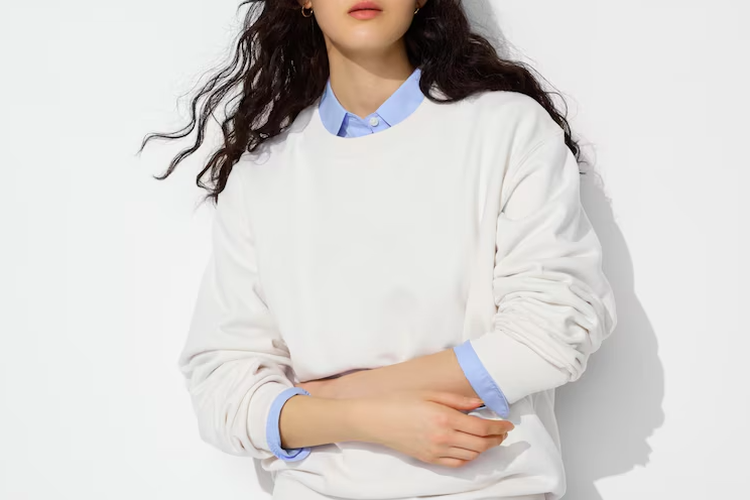 Sweater perempuan dari merek Uniqlo, rekomendasi sweater perempuan premium yang berkualitas 