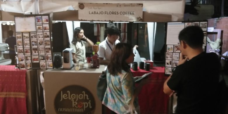 Stand La Bajo Flores Coffee di Festival Kopi Nusantara yang digelar Harian Kompas di Bentara Budaya Jakarta, Kamis (19/7/2018). Festival berlangsung 19-22 Juni 2018.