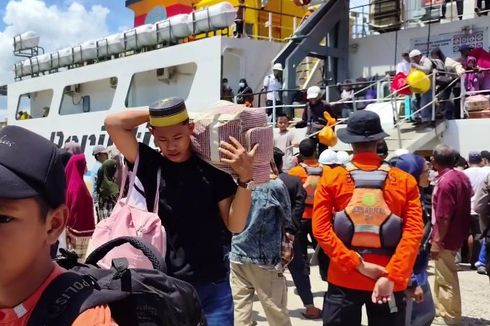 Pemudik dari Kalimantan Rela Berdesakan di Kapal demi Pulang ke Majene