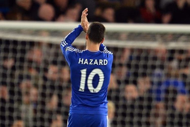 Eden Hazard memberikan tepuk tangan kepada suporter setelah partai Chelsea kontra Watford pada lanjutan Premier League di Stadion Stamford Bridge, 26 Desember 2015.