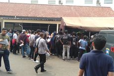 Pendaftaran CPNS, Antrean SKCK di Polres Jaksel Ramai sejak Loket Belum Dibuka