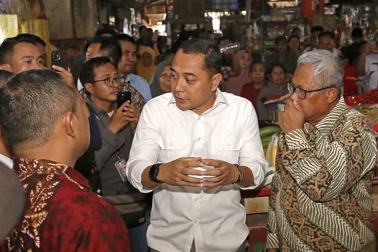 Wali Kota Surabaya, Eri Cahyadi, di Pasar Kembang, Rabu (11/9/2024).