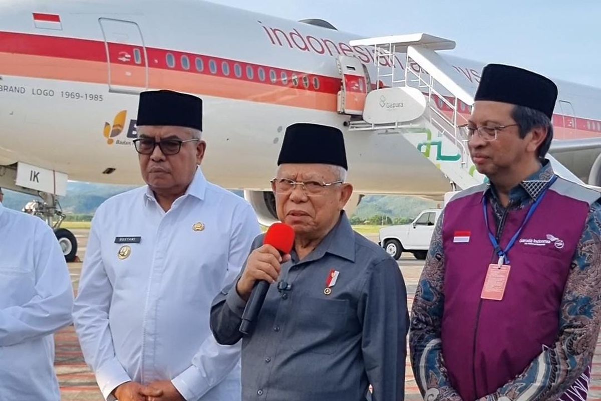 Wakil Presiden Maruf Amin melepas keberangkatan perdana jemaah haji embarkasi Aceh di Bandara Internasional Sultan Iskandar Muda (SIM) pada sore ini, Rabu (29/5/2024).
