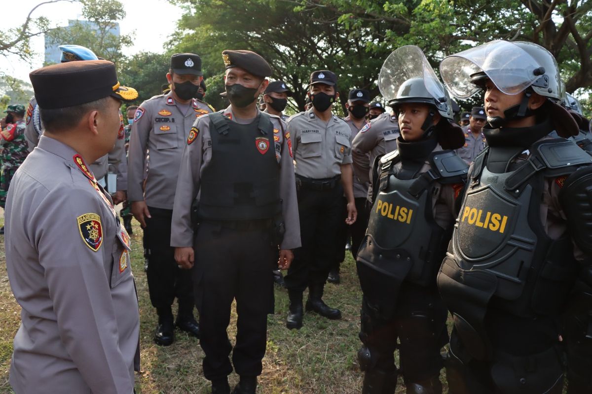 673 personel gabungan yang terdiri dari personel TNI-Polri, hingga Satpol PP, disiagakan untuk mengawal lintasan pendemo yang menolak pengalihan subsidi BBM, pada Selasa (6/9/2022