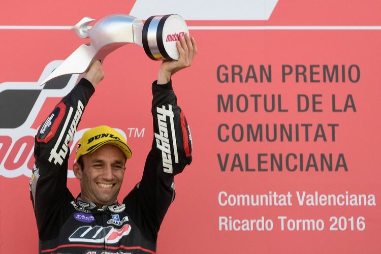 Johann Zarco saat menjadi juara dunia Moto2 2016. (Photo by JAVIER SORIANO / AFP)