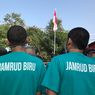 BERITA FOTO: Pasien ODGJ dari Yayasan Jamrud Biru di Bekasi Ikut Upacara Bendera Bersama Warga