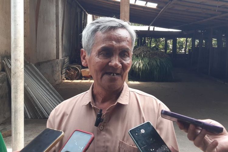 Pramono (67), pemilik UD Pramono pengepul susu sapi di Desa Singosari, Kecamatan Mojosongo, Boyolali, Jawa Tengah, Rabu (6/11/2024).