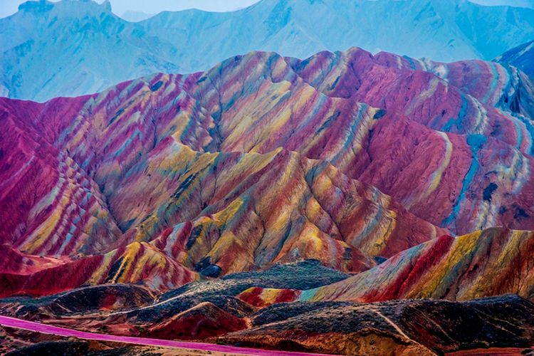 Perbukitan Pelangi di Taman Nasional Zhangye, China.