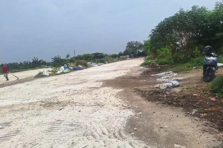 Proyek pembangunan jalan di Marunda mangkrak belsasan tahun