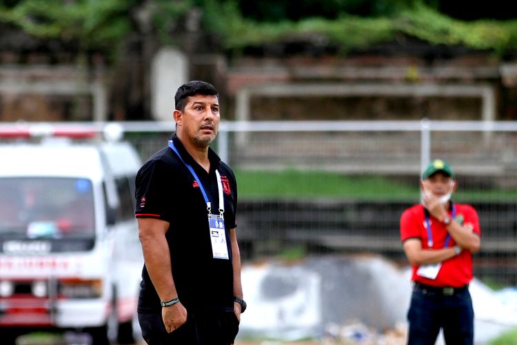 Pelatih Persipura Jayapura asal Argentina selama Liga 1 2021-2022, Alfredo Vera. 