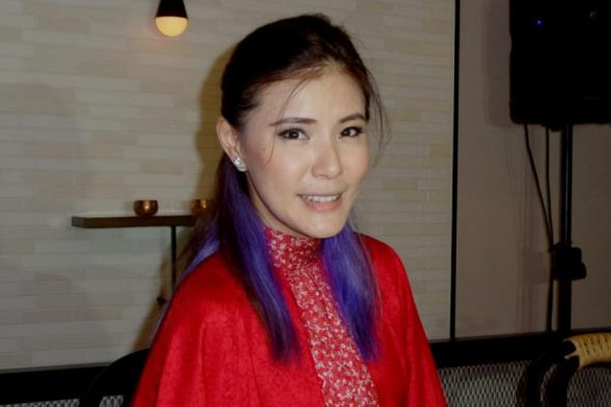 Olga Lydia diabadikan usai pengukuhan juri FFI 2016 di GIA Restaurant, Jakarta Pusat, Senin (17/10/2016).