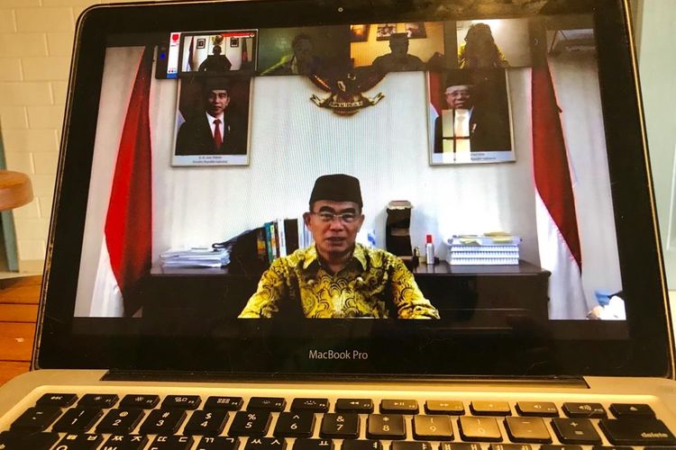 Universitas Terbuka unit Hong Kong (UT Hong Kong) menggelar webinar tema Memaknai Peran Mahasiswa UT Luar Negeri dalam Kampus Merdeka (7/2/2020) dan dihadiri Menko PMK, Prof. Muhadjir Effendy dan Direktur Pembelajaran dan Kemahasiswaan Dikti, Prof. Aris Junaidi.