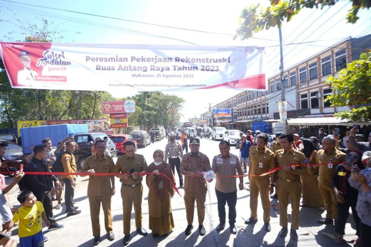 Gubernur Sulsel Andi Sudirman Sulaiman meresmikan pekerjaan rekonstruksi ruas Jalan Antang Raya.