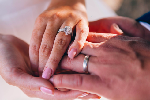 Pilihan Logam Cincin Tunangan Selain Emas Kuning dan Putih