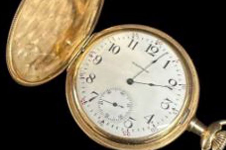 Jam tangan milik penumpang terkaya di Titanic, John Jacob Astor, laku 1,17 juta pounds (Rp 23,75 miliar) dalam lelang oleh Henry Aldridge & Son di Inggris, Sabtu (27/4/2024).