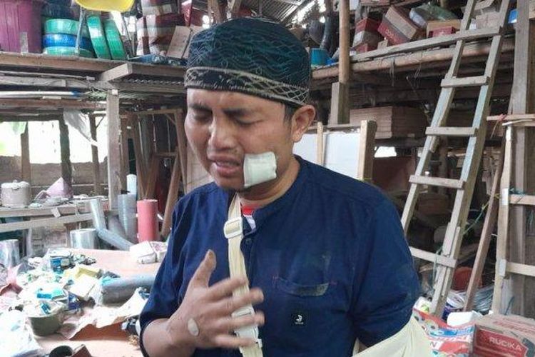 Korban gempa Cianjur, Muhammad Mulyadi, menceritakan detik-detik dirinya tertimbun longsor di Desa Cijedil, Kecamatan Cugenang, Kabupaten Cianjur, Jawa Barat pada Senin (21/11/2022).