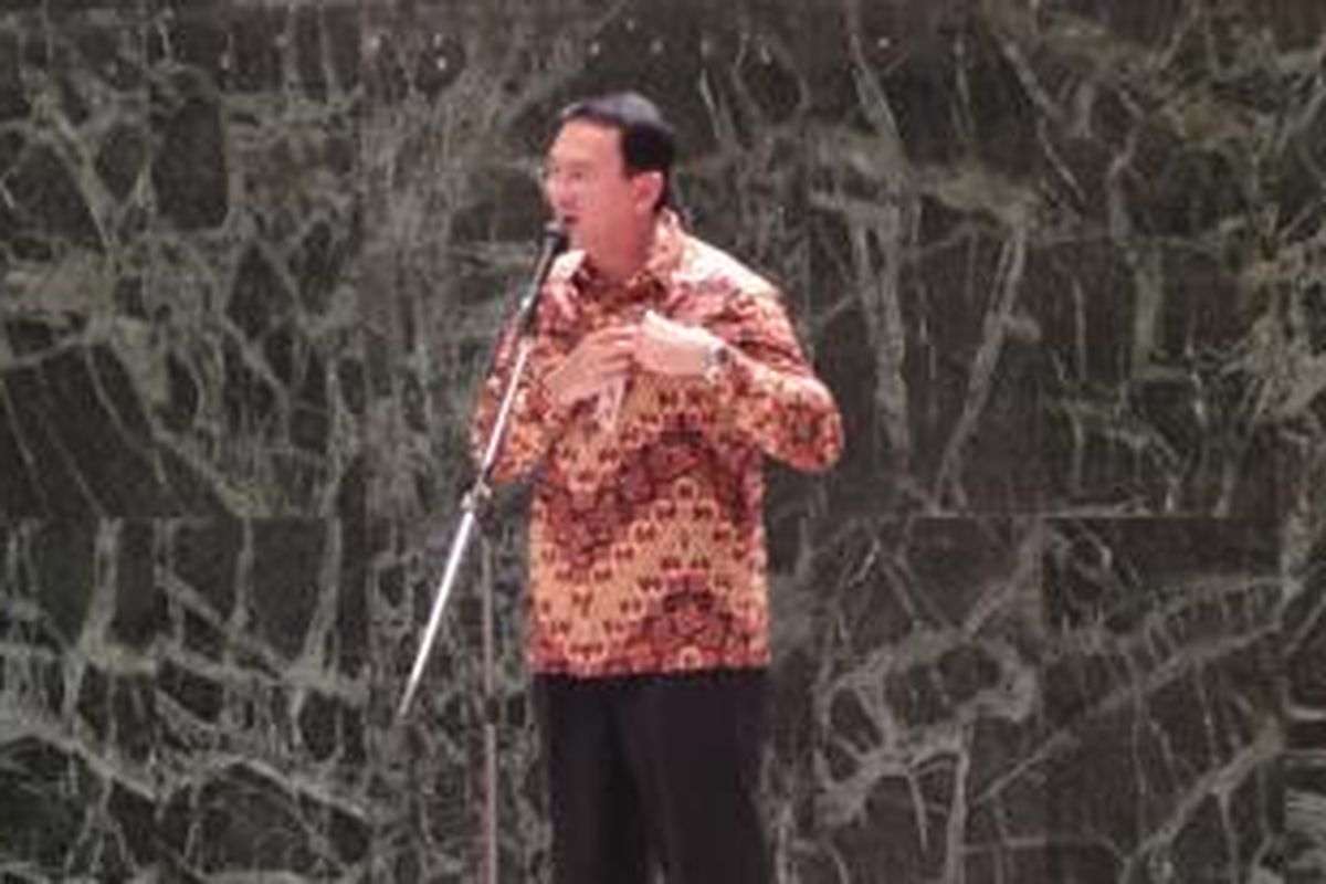 Gubernur DKI Jakarta Basuki Tjahaja Purnama saat menyampaikan sambutan dalam Halal Bihalal ?Pensiunan Pegawai Pemprov DKI Jakarta (Paguyuban Werdatama Jaya) di Balai Kota, Kamis (30/7/2015). 